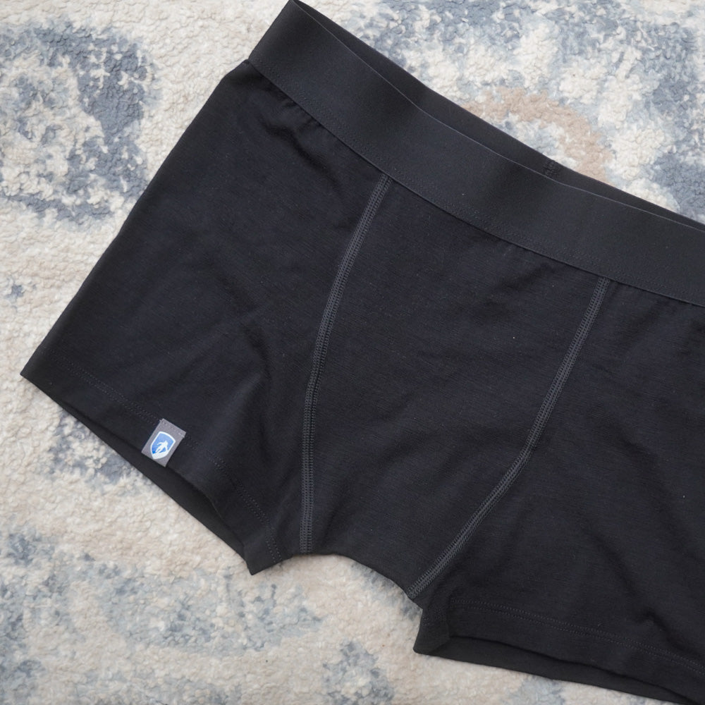 Damen Merino Shorts 150 g/m² in Schwarz, Rückansicht des atmungsaktiven Outdoor-Shorts