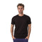 Merino Coolmax T-Shirt Herren 150 g/m², getragen von jungem Mann mit Tattoos, ideal für Outdoor-Aktivitäten, kombiniert Merinowolle und Coolmax® für Komfort und Leistung.