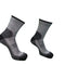Leichte Merino Wandersocken Herren & Damen, ideal für Outdoor-Aktivitäten. Graue Mid-Calf-Socken mit verstärkten Fersen und Zehen, nahtloses Design, optimaler Komfort und Passform.